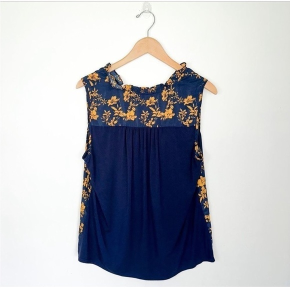 Market and Spruce flowered top​​​​​​ - Picture 2 of 5